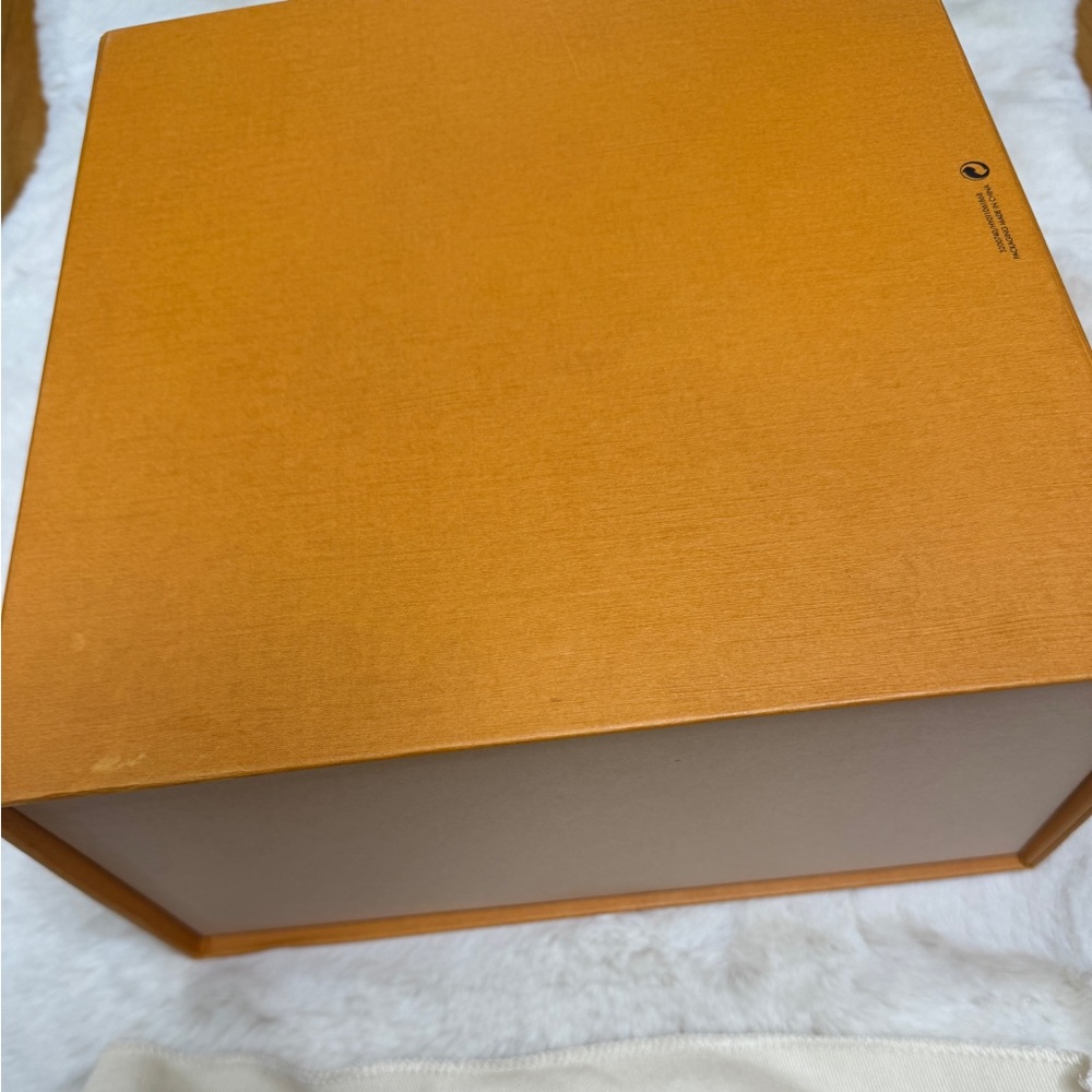 Authentic Louis Vuitton Box Medium - image 6